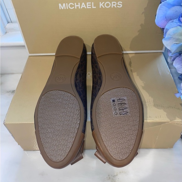Michael Kors Signature Print Gale Flats, Size 6, Color: Brown - Picture 7 of 10